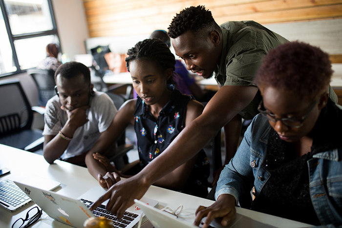 Read more about the article The importance of a community when learning how to code. #CIDEVCommunity